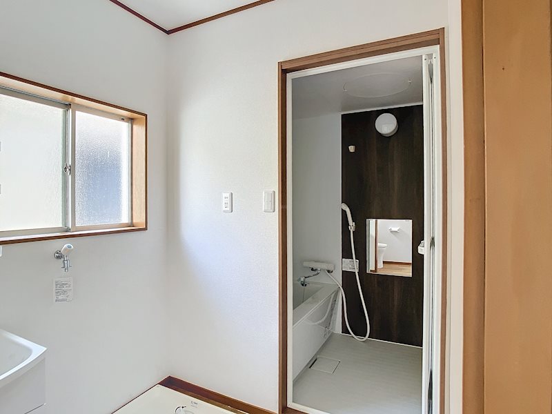 バス・シャワールーム　新品交換済み！