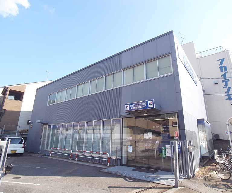 【京都市伏見区醍醐東合場町のマンションの銀行】