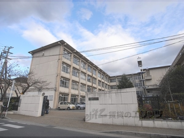 【京都市左京区岩倉東宮田町のマンションの中学校】