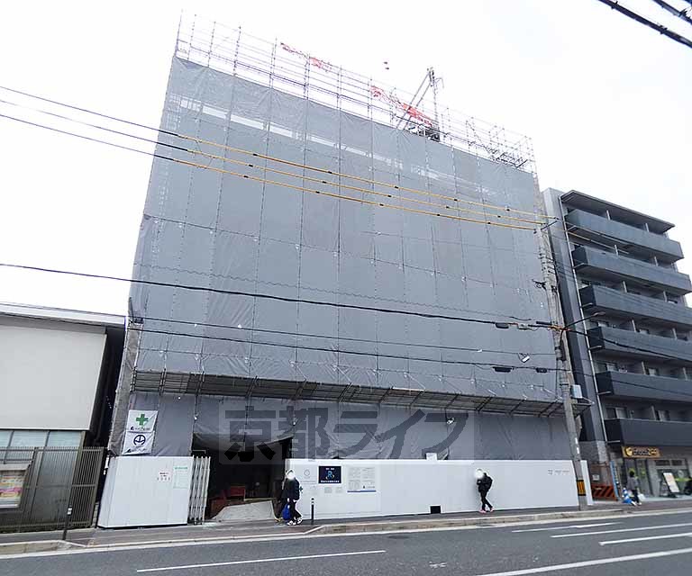 【京都市伏見区深草西浦町５丁目のマンションの建物外観】