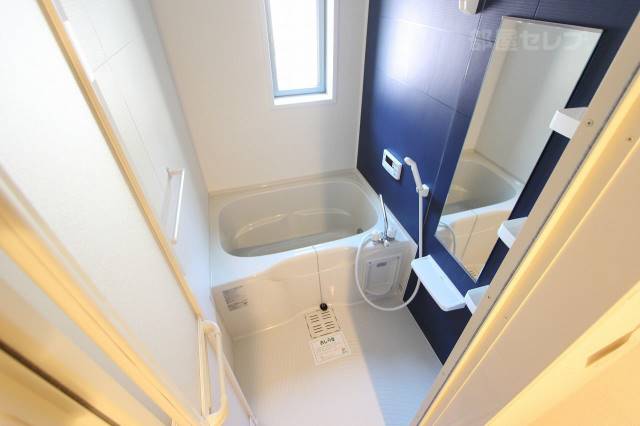 バス・シャワールーム　他号室の写真になります。