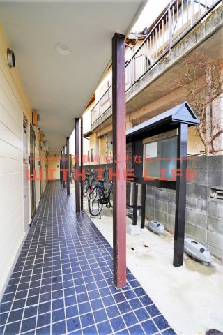 エントランス　落ち着いたエントランスです