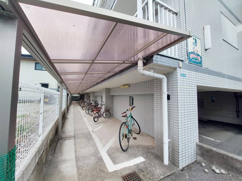 【松山市南町のマンションの駐車場】