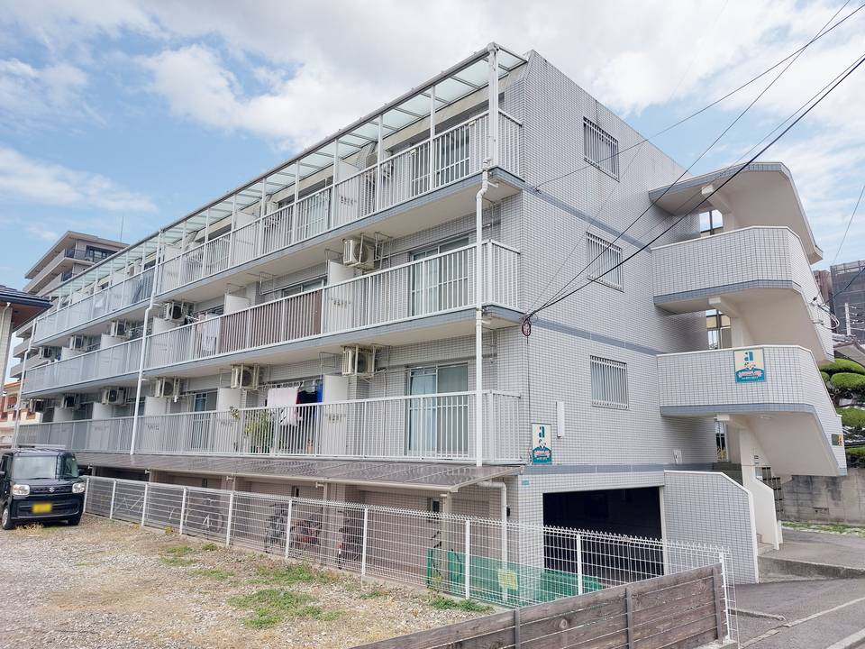 【松山市南町のマンションの建物外観】