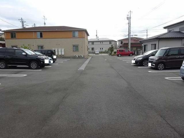 【三重郡朝日町大字縄生のアパートの駐車場】