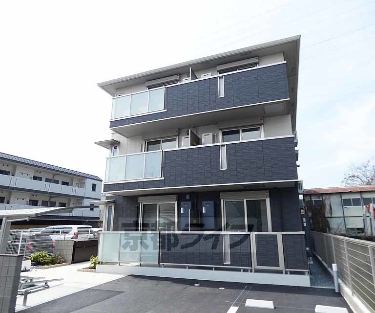 京都市伏見区竹田向代町のアパートの建物外観