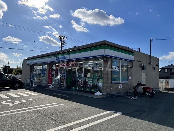 コンビニ　ファミリーマート 豊川伊奈町店（コンビニ）まで654m