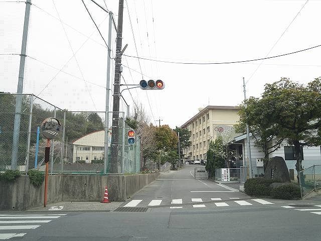 【サンリット　１号館の小学校】