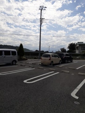 【渋川市白井のアパートの駐車場】