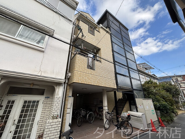 【守口市馬場町のマンションの建物外観】