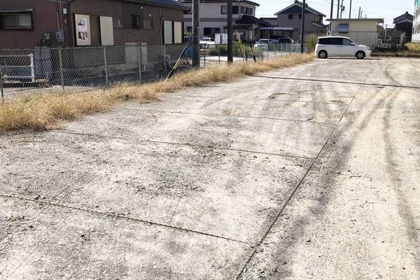 【ビレッジハウス治明2号棟の駐車場】