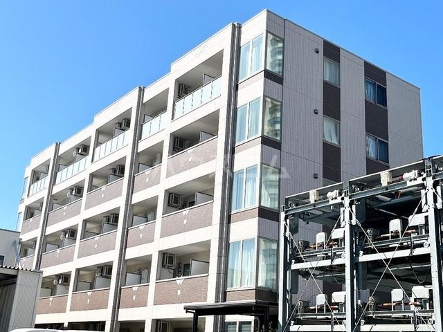 【静岡市駿河区曲金のマンションの建物外観】