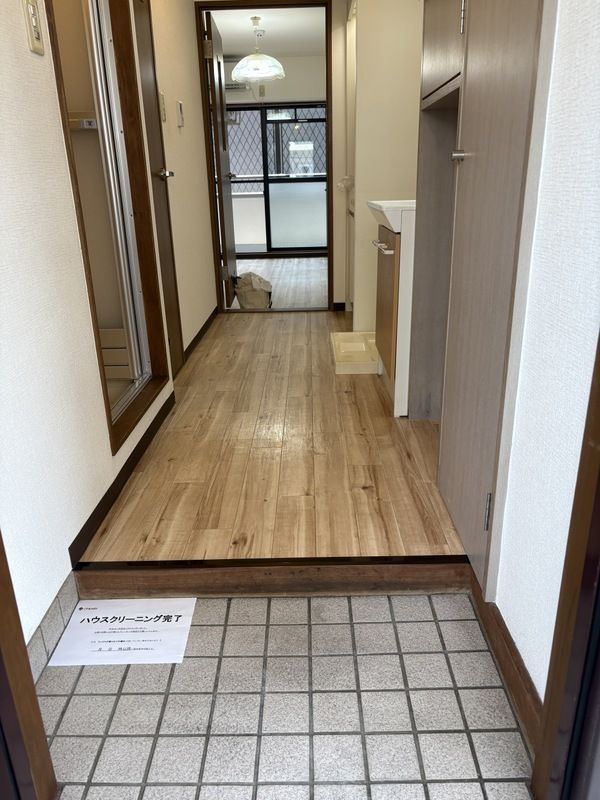 玄関　【エミグラント・N】収納豊富な玄関です