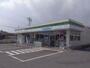 コンビニ　ファミリーマートウラベ大久保店（コンビニ）まで584m