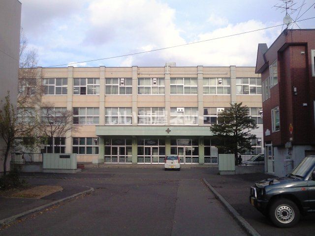 中学校　東月寒中学校（中学校）まで1179m