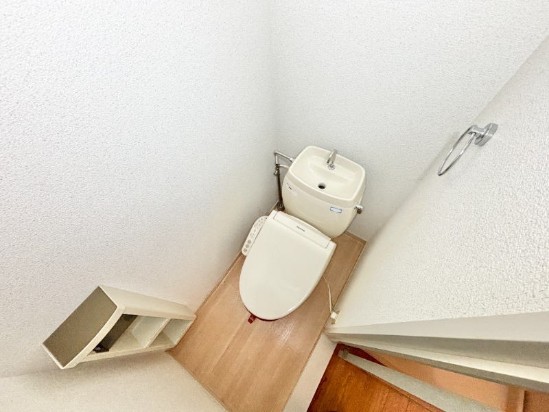 トイレ　※別号室の写真となります。