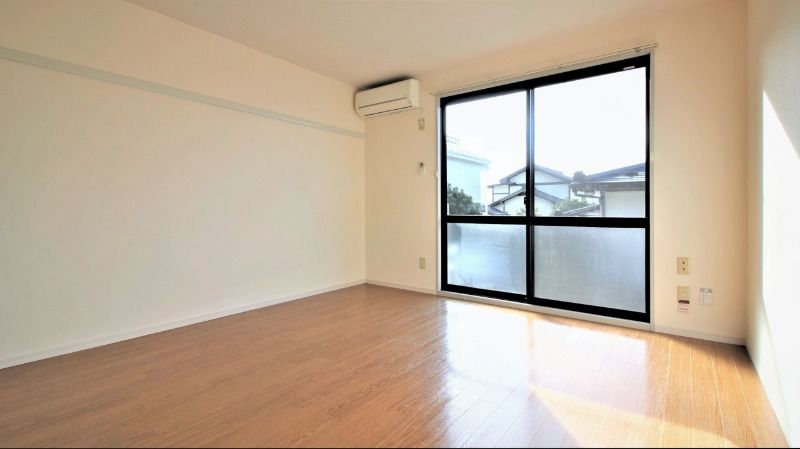 居室・リビング　※別号室の写真となります。