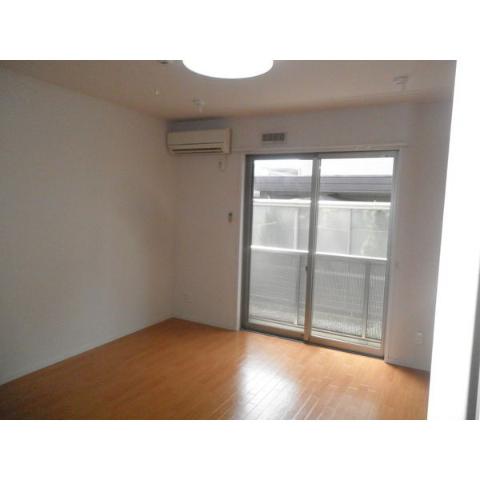 居室・リビング　室内