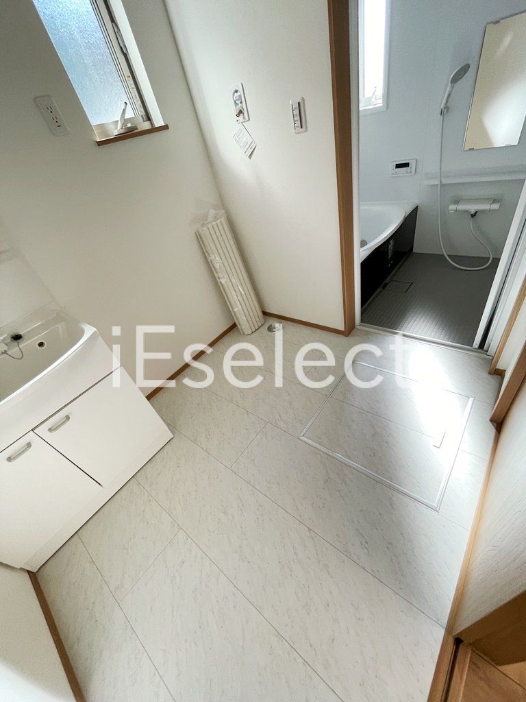 その他　室内洗濯機置場。