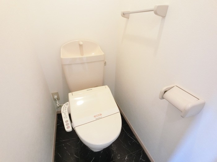 トイレ　温水洗浄便座付トイレ