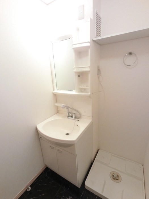 洗面設備　シャワー付き洗面化粧台