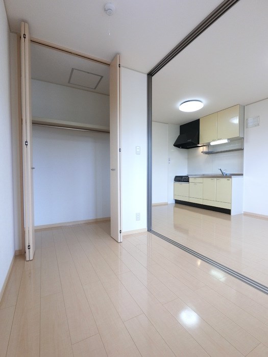 収納　クローゼットなのでたくさん収納できます