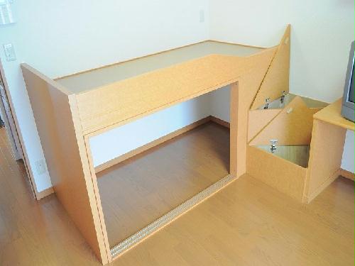 収納　ベッド下に収納ができます。