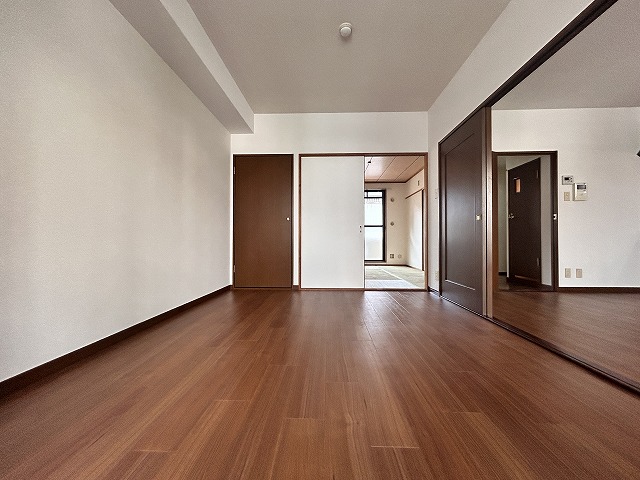 居室・リビング　同マンション内・別居室参考写真