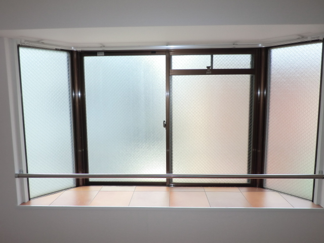 その他　洋室は出窓です