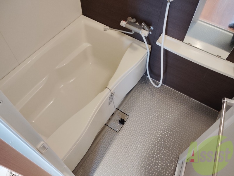 バス・シャワールーム　お風呂はゆったり入れるサイズ感がグッド。