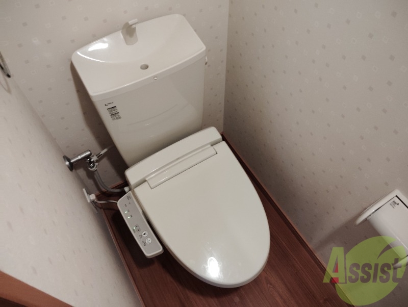 トイレ　お手洗いは温水洗浄付き。これは個人的に外せません。