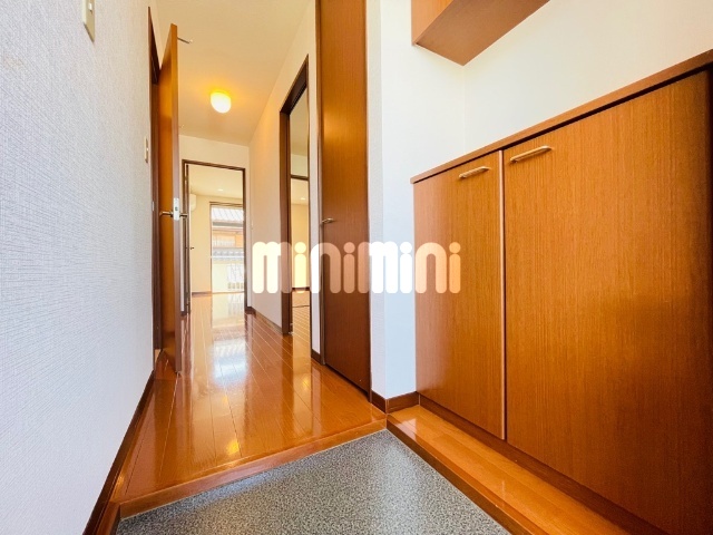 玄関　下駄箱付いています。