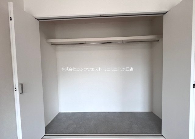 収納　リビング収納扉もシックで重厚感で溢れています。