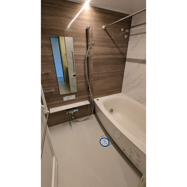 バス・シャワールーム　バス