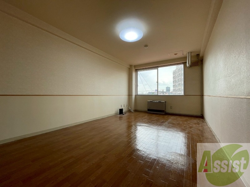 その他部屋・スペース　こちらのお部屋は光が差し込む、温かみのあるお部屋です。