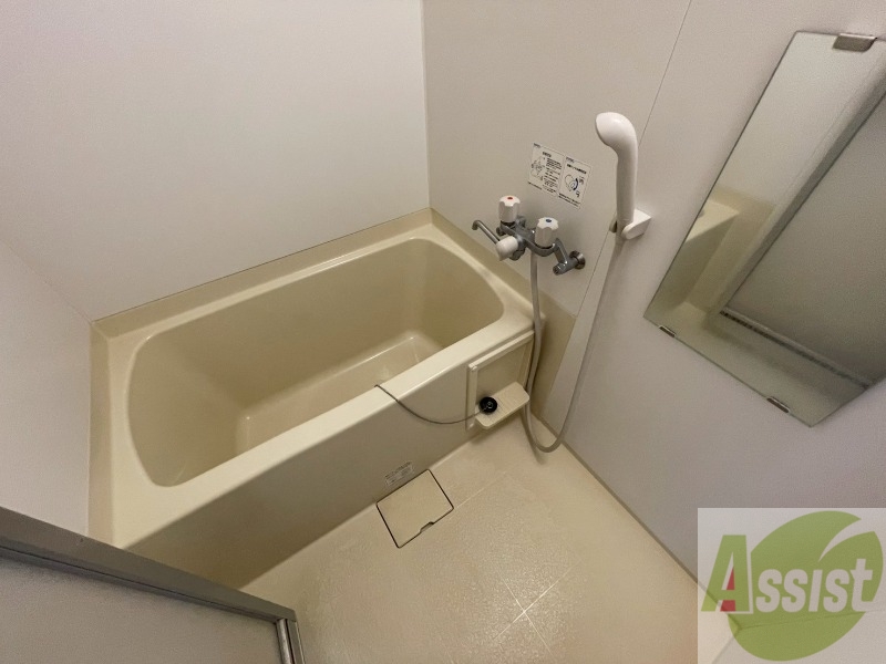 洗面設備　独立洗面台です。大きくてよいですね。シャンプーもできます！