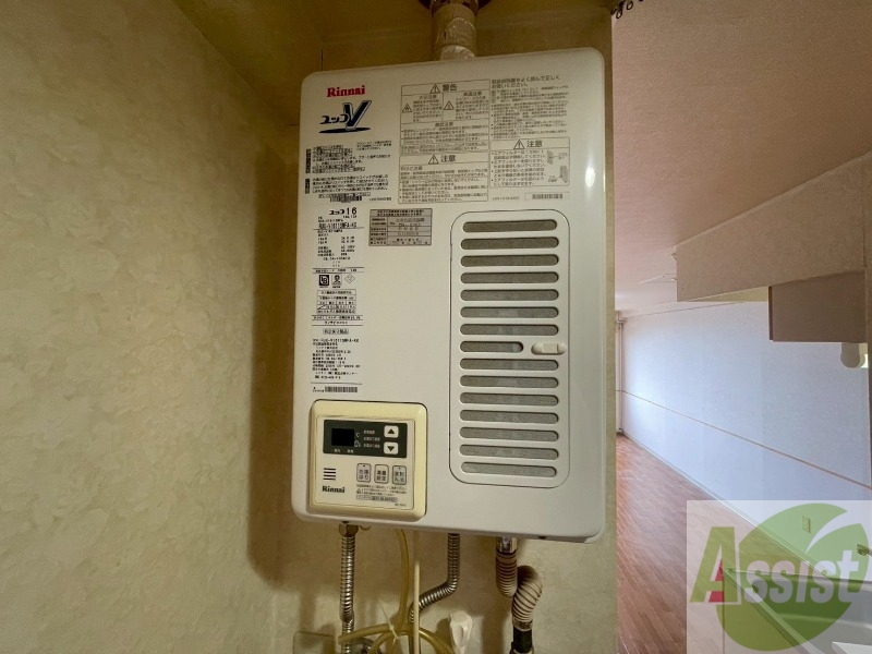 その他設備　給湯器です。操作しやすいパネルになってます。