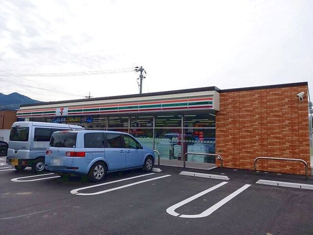 コンビニ　セブンイレブン（コンビニ）まで500m