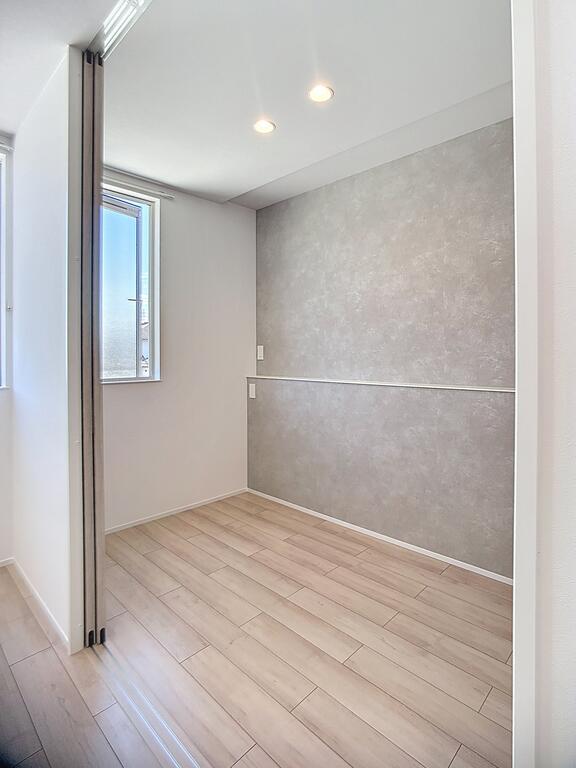 その他部屋・スペース　ベッドルーム朝日が差す窓が気持ちいい！