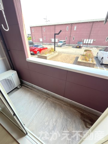 バルコニー　開放的で明るい空間を演出してくれるバルコニーです