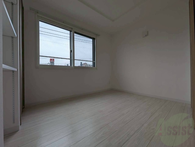 その他部屋・スペース　こちらのお部屋は光が差し込む、温かみのあるお部屋です。