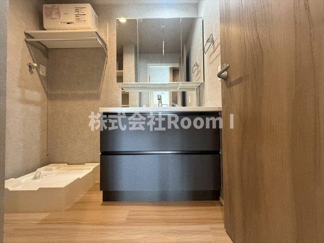 洗面設備　明るい洗面所です