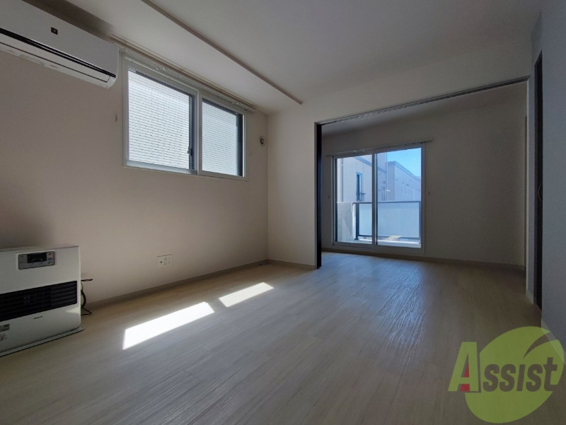 居室・リビング　明るいお部屋は気持ちよく過ごせそうですね。