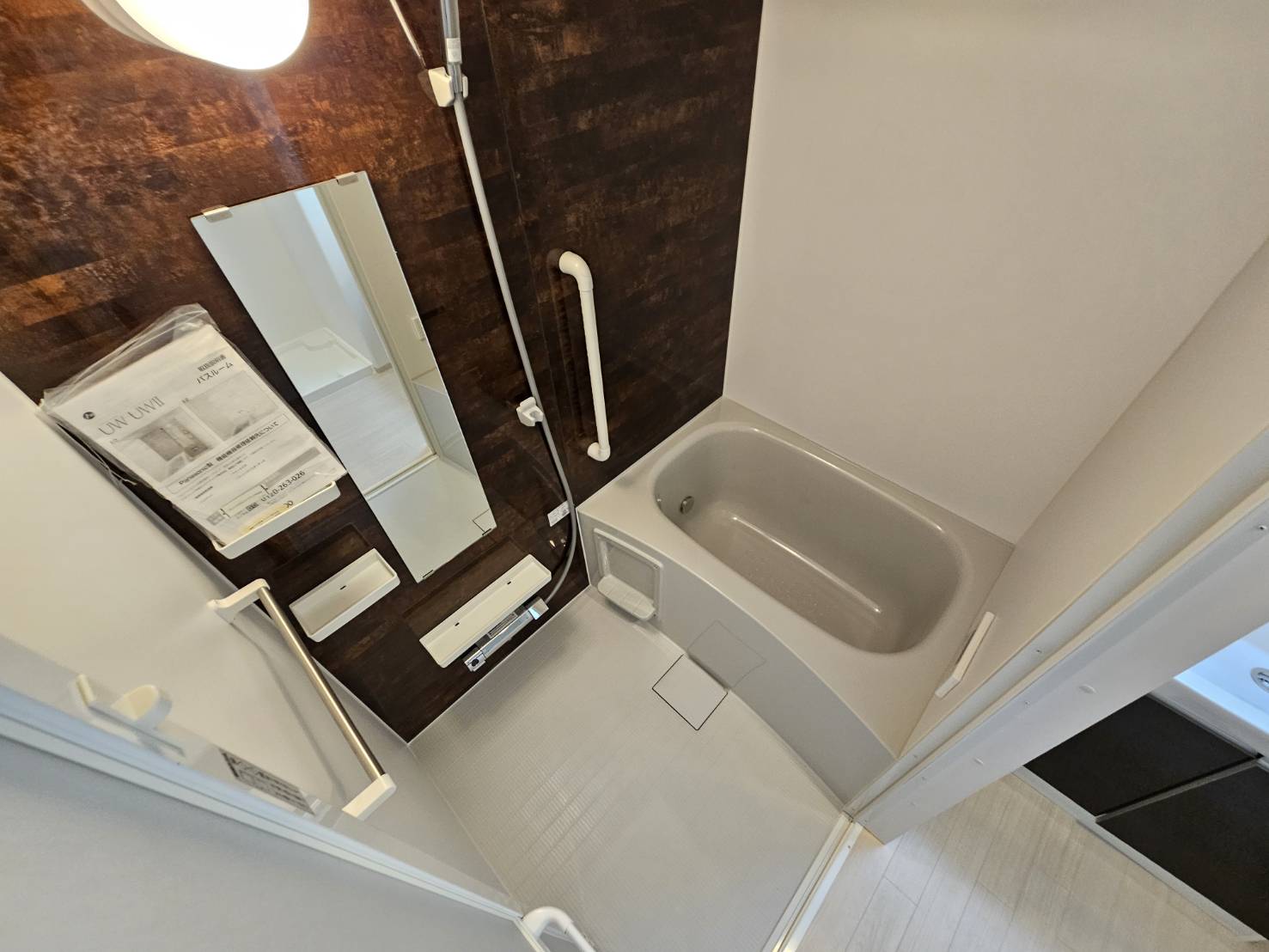 バス・シャワールーム　追炊き機能・浴室乾燥機付き。