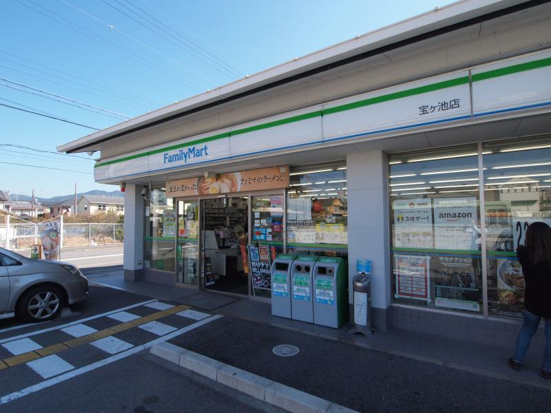 コンビニ　ファミリーマート 宝ヶ池店（コンビニ）まで764m