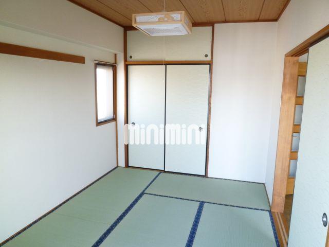 居室・リビング　井草の香り漂う和室。