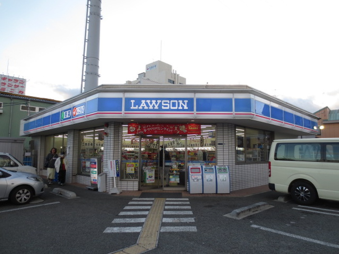 コンビニ　ローソン（コンビニ）まで676m