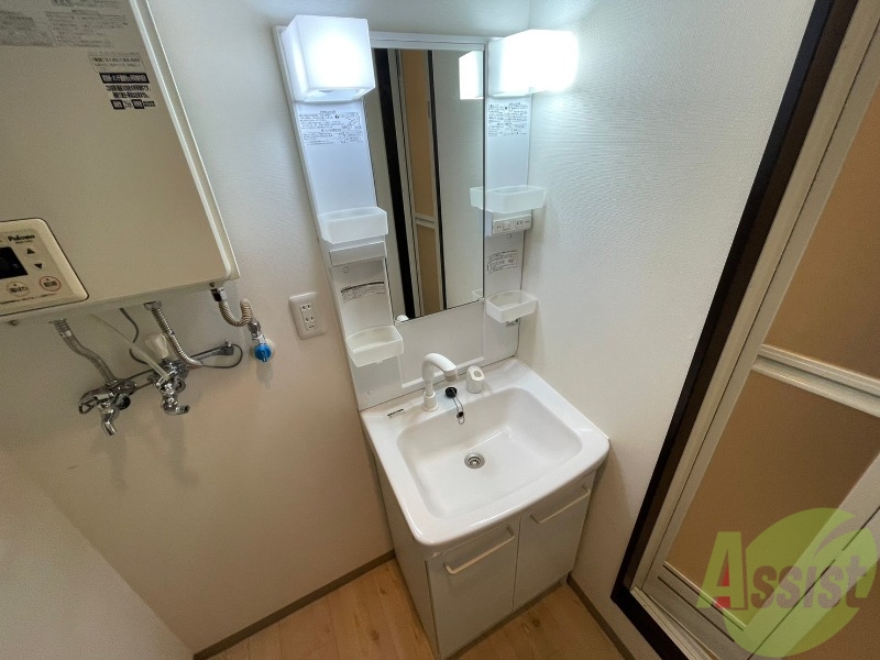 洗面設備　洗面台。身支度にはかかせないですよね～。