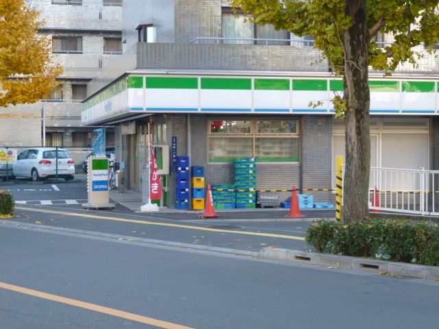 コンビニ　ファミリーマート（コンビニ）まで60m