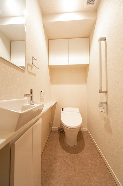 トイレ　※写真は同タイプ住戸です。